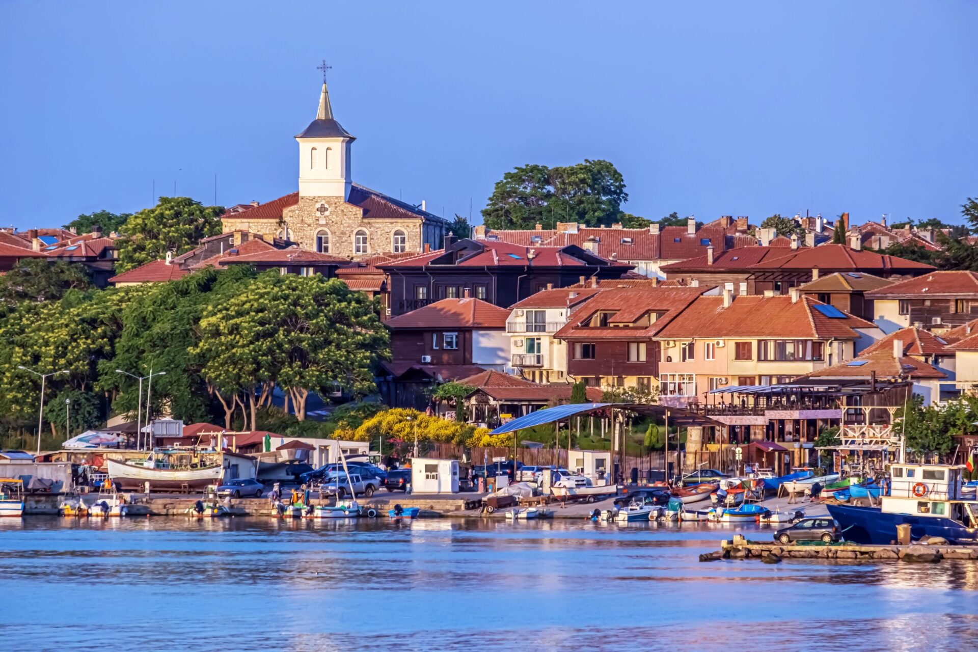 Pohled na bulharské město Nessebar